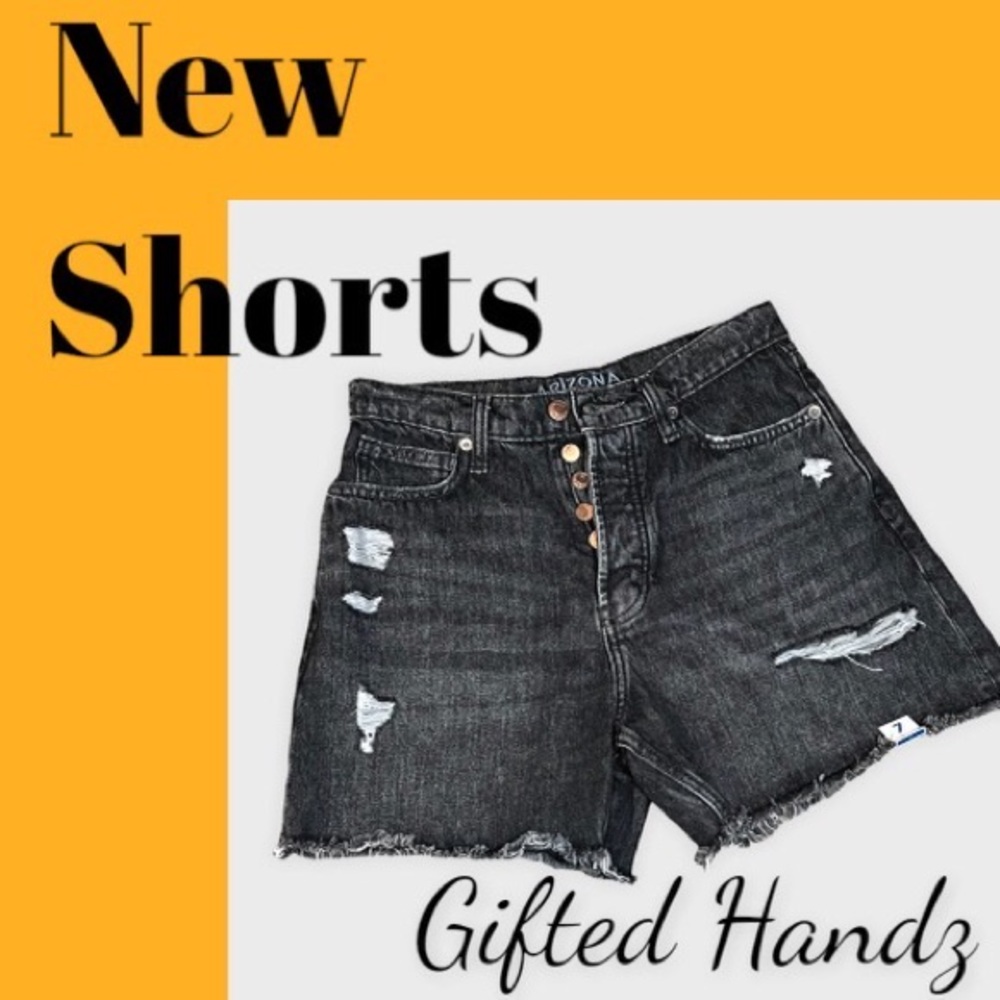 Arizona Hi-Rise black jean shorts. Size 7.